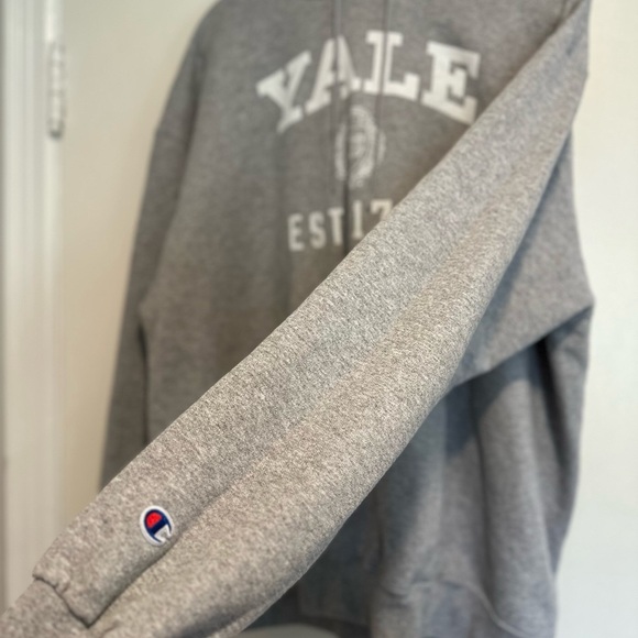 Men’s Champion Heather Grey Yale 1701 Hoodie. Drawstring. Kangaroo pockets. - Picture 10 of 11